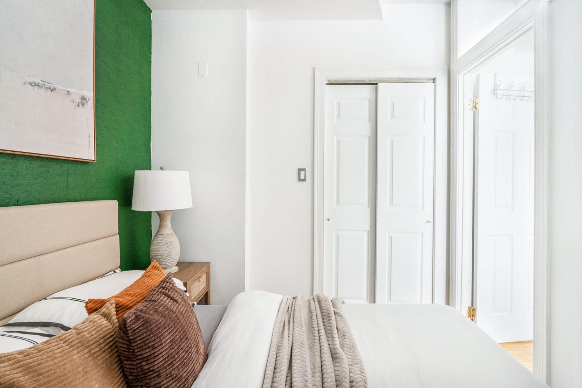 139-3e West Village 1br Value Apartment New York